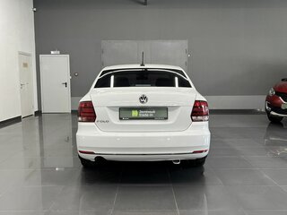 2018 Volkswagen Polo V Рестайлинг, белый, 945000 рублей, вид 4