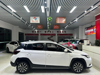 2022 Toyota Yaris L X XP150 Рестайлинг, белый, 1214003 рублей, вид 4