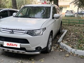 2013 Mitsubishi Outlander III, белый, 1100000 рублей, вид 3