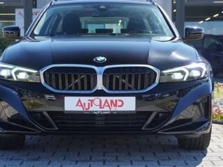 2023 BMW 3 серии 318i VII (G2x) Рестайлинг, чёрный, 4043938 рублей, вид 2
