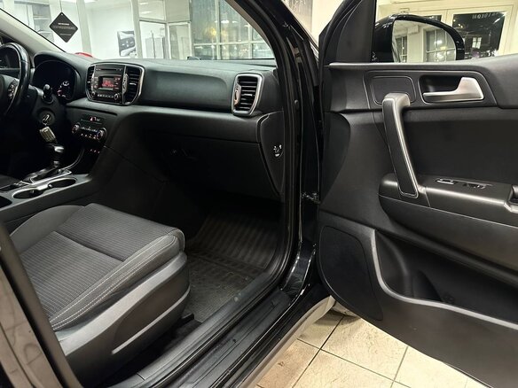 2016 Kia Sportage IV, чёрный, 2129000 рублей - вид 24