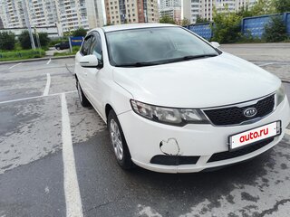 2012 Kia Cerato 6-speed II, белый, 680000 рублей, вид 4