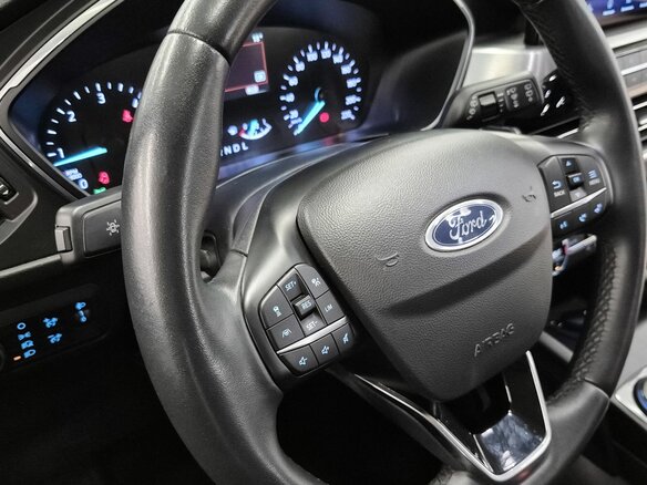 2020 Ford Kuga III, серый, 1819000 рублей - вид 16