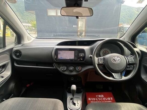 2018 Toyota Vitz III (XP130) Рестайлинг, серый, 990000 рублей - вид 10