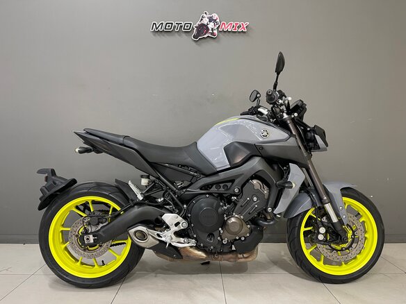 2017 Yamaha MT-09 (FZ-09), серый, 840000 рублей