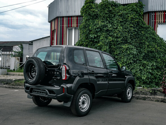 2026 Lada (ВАЗ) Niva Travel I Рестайлинг, зелёный - вид 2