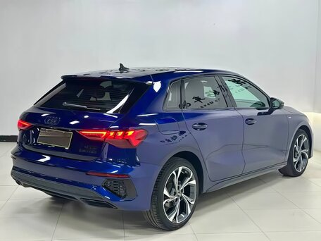 2023 Audi A3 Sportback 35 TFSI IV (8Y), синий, 2199000 рублей, вид 4