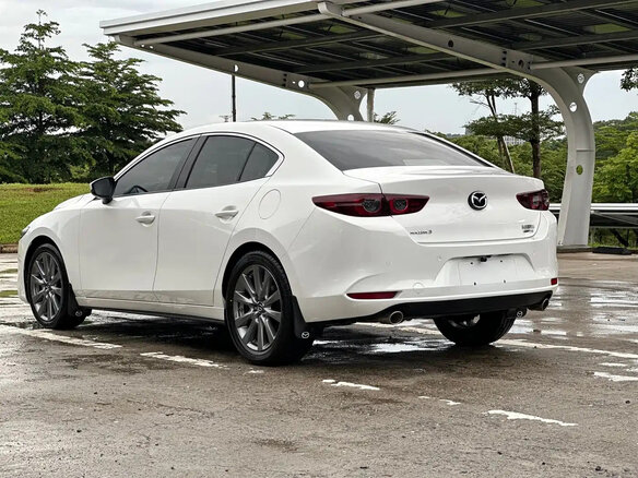2022 Mazda 3 Axela IV (BP), белый, 1699000 рублей - вид 2