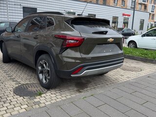 2023 Chevrolet Trax II, коричневый, 2250000 рублей, вид 5
