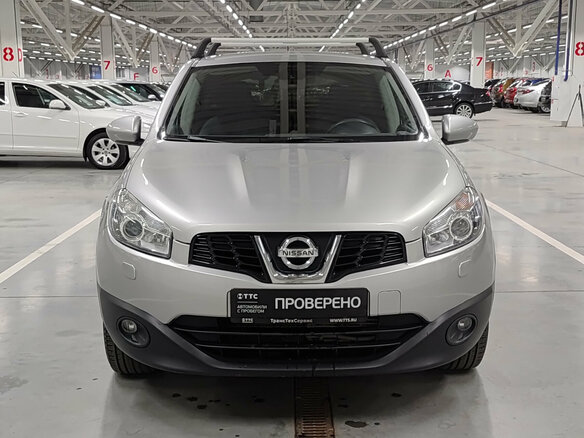 2013 Nissan Qashqai I Рестайлинг, серебристый, 900000 рублей - вид 1