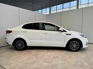 2015 Kia Rio III Рестайлинг, белый, 1075000 рублей, вид 4