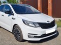 2016 Kia Rio III Рестайлинг, белый, 790000 рублей - вид 3