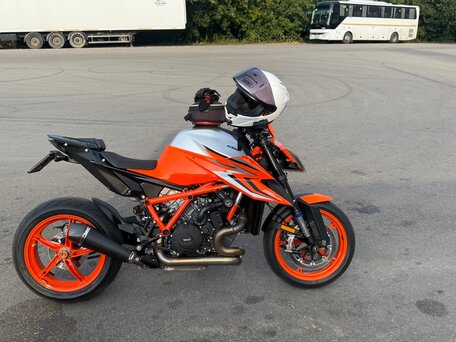 2022 KTM 1290 Super Duke R Evo, оранжевый, 1590000 рублей, вид 2