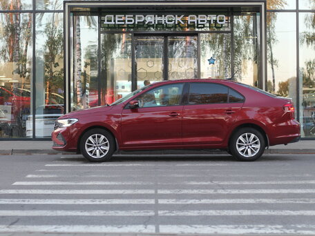 2021 Volkswagen Polo VI, красный, 1745000 рублей, вид 3