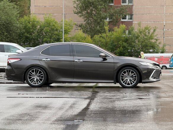 2021 Toyota Camry VIII (XV70), коричневый, 2650000 рублей - вид 4