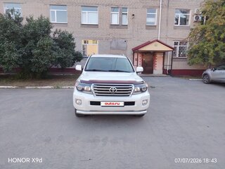 2014 Toyota Land Cruiser 200 Series Рестайлинг 1, белый, 3300000 рублей, вид 2