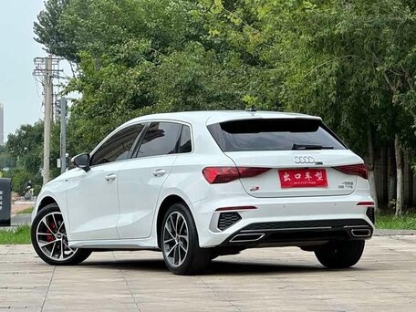 2023 Audi A3 Sportback 35 TFSI IV (8Y), белый, 1990000 рублей, вид 3