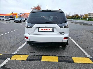 2010 Mitsubishi Outlander II Рестайлинг, белый, 780000 рублей, вид 4