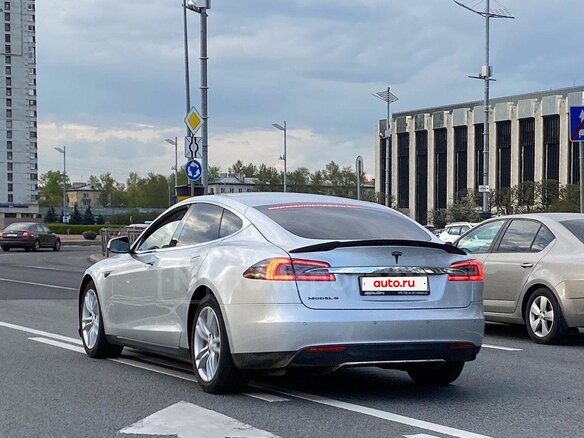 2014 Tesla Model S P85 I, серебристый, 2333333 рублей - вид 1