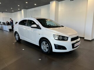 2013 Chevrolet Aveo II, белый, 570000 рублей, вид 1