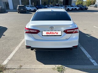 2020 Toyota Camry VIII (XV70), белый, 2999999 рублей, вид 3