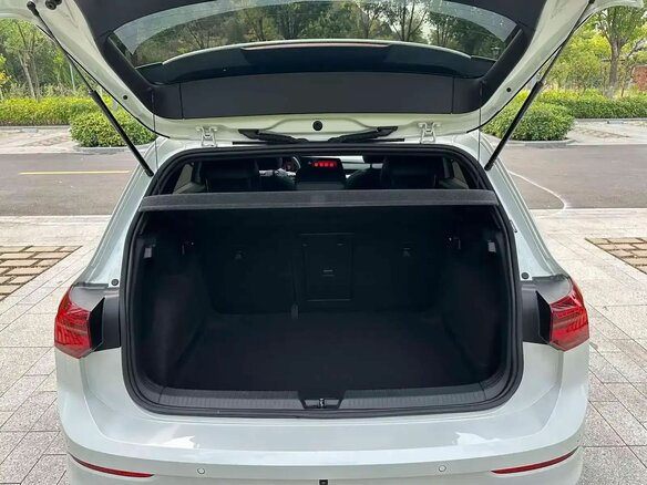 2023 Volkswagen Golf VIII, белый, 2099000 рублей - вид 12