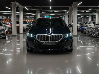 2025 BMW 5 серии 530e VIII (G60/G61/G68), чёрный, 8600000 рублей, вид 3