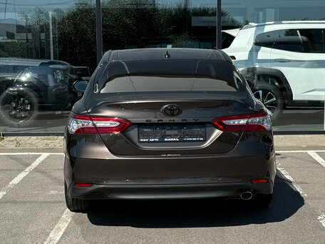 2018 Toyota Camry VIII (XV70), коричневый, 2075000 рублей, вид 3