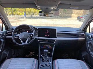 2022 Volkswagen Tiguan II Рестайлинг, серебристый, 2200111 рублей, вид 4