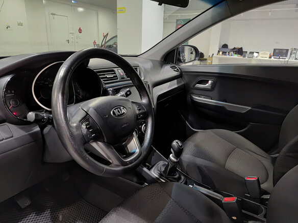 2014 Kia Rio 6-speed III, серый, 575000 рублей - вид 15