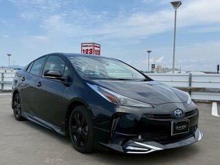 2022 Toyota Prius IV Рестайлинг (XW50), чёрный, 1800000 рублей, вид 2