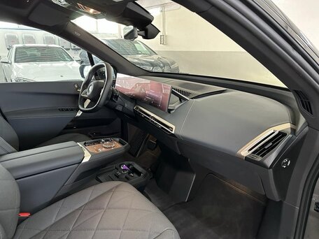 2022 BMW iX xDrive40 I (I20), чёрный, 5700000 рублей, вид 3