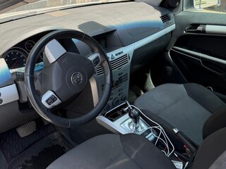 2010 Opel Astra GTC H Рестайлинг, белый, 450000 рублей, вид 4