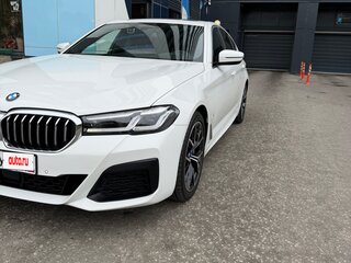 2021 BMW 5 серии 530i xDrive VII (G30/G31/G38) Рестайлинг, белый, 5900000 рублей, вид 4