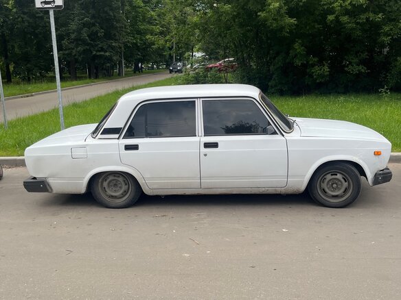 2009 Lada (ВАЗ) 2105, белый - вид 3