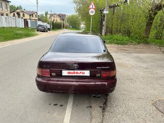 1994 Toyota Camry III (XV10), красный, 60000 рублей, вид 4