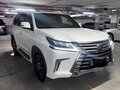 2017 Lexus LX 570 III Рестайлинг 2, белый, 9750000 рублей - вид 3