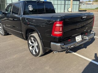 2022 Ram 1500 Quad Cab V, чёрный, 6700000 рублей, вид 3