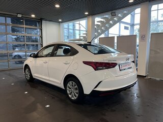 2022 Hyundai Solaris II Рестайлинг, белый, 1728000 рублей, вид 5