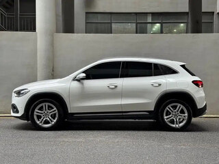 2022 Mercedes-Benz GLA 180 II (H247), белый, 2260000 рублей, вид 3