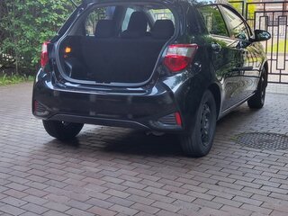 2019 Toyota Vitz III (XP130) Рестайлинг, чёрный, 990000 рублей, вид 3