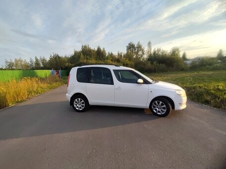 2013 Skoda Roomster I Рестайлинг, белый, 655000 рублей, вид 2