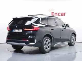 2025 BMW X1 20i xDrive III (U11/U12), чёрный, 5342800 рублей, вид 3