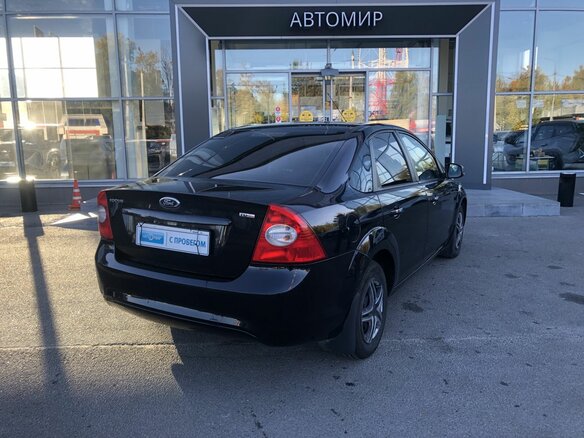 2010 Ford Focus II Рестайлинг, чёрный - вид 4