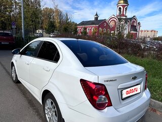 2013 Chevrolet Aveo II, белый, 850000 рублей, вид 4