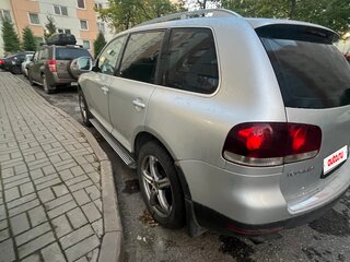 2008 Volkswagen Touareg I Рестайлинг, серебристый, 600000 рублей, вид 4