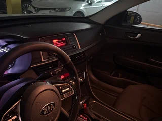 2019 Kia Optima IV Рестайлинг, белый, 2000000 рублей, вид 5