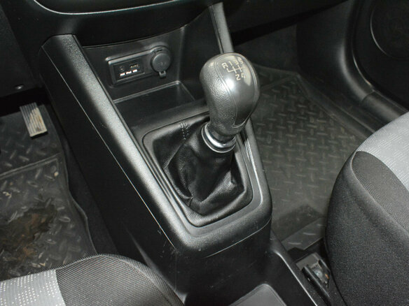2015 Kia Venga 5-speed I Рестайлинг, красный, 895000 рублей - вид 15