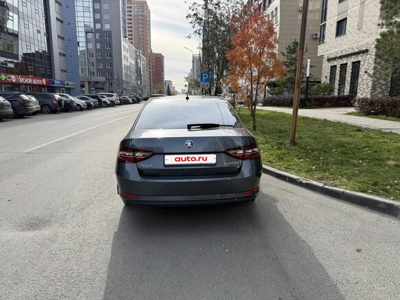2016 Skoda Superb III, серый, 1350000 рублей - вид 12