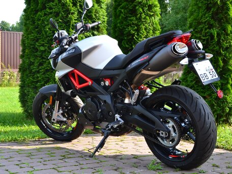 2020 Aprilia SL 900 Shiver, серебристый, 1050000 рублей, вид 2